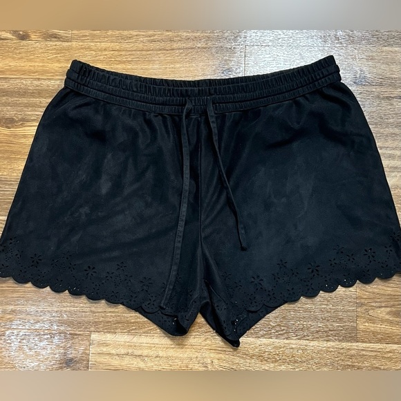 Garage faux suede black eyelet design elastic waist lightweight shorts Large EUC - Picture 6 of 8